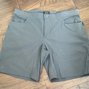 KUIU Men's Charcoal Flat Front Shorts
